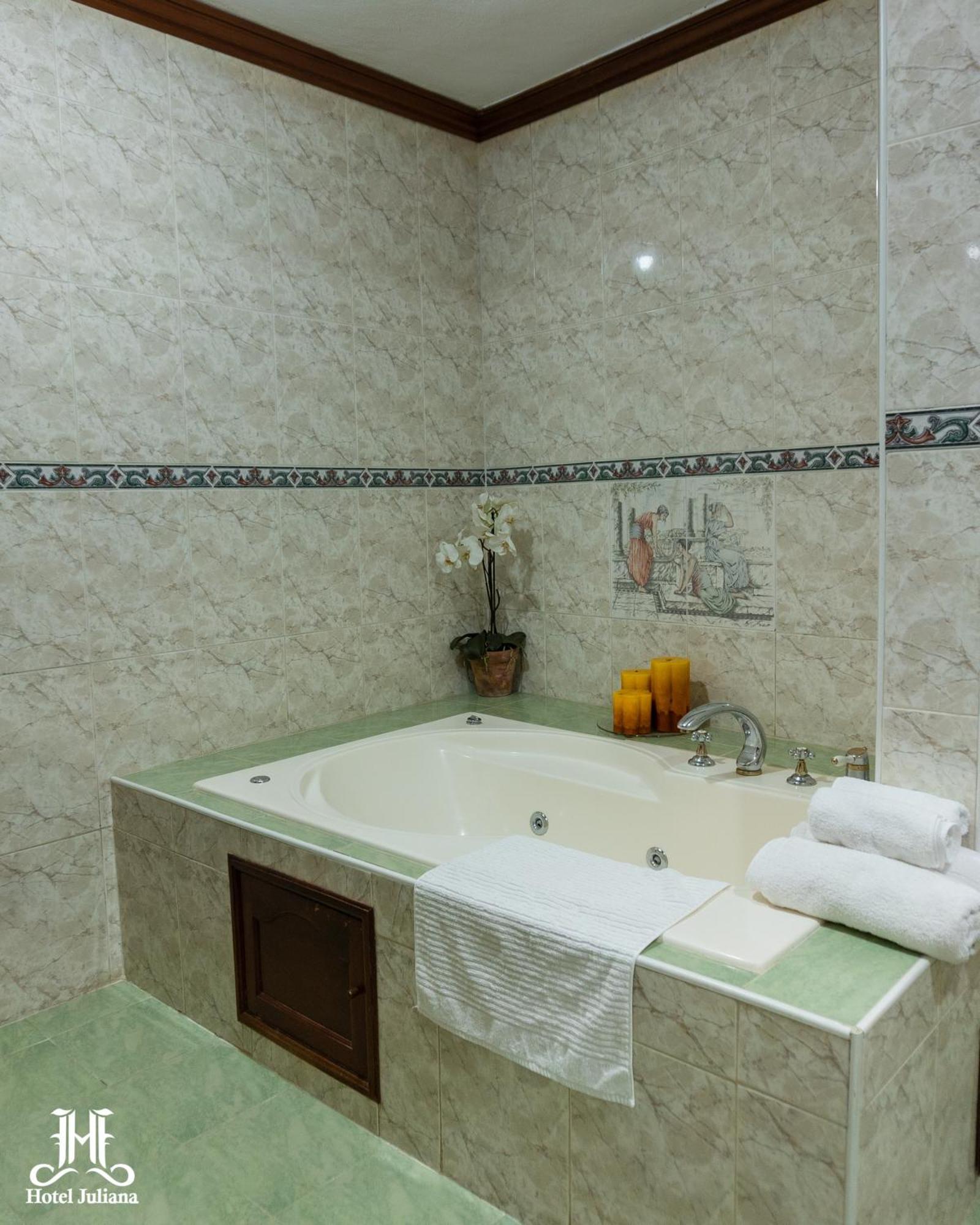 Hotel Juliana Нагуа Экстерьер фото